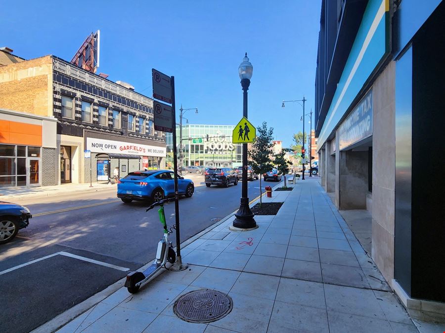 Lakeview | Retail Storefront For LEASE