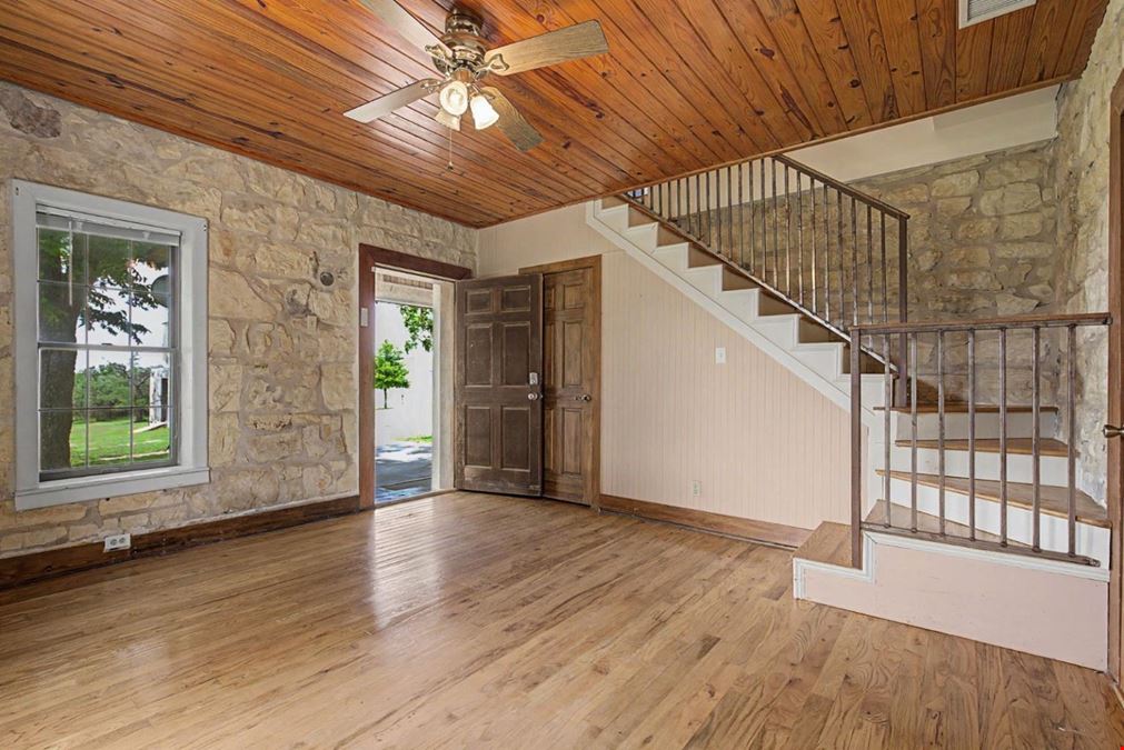 5709 & 5711 Ranch Road 965