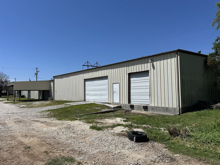 8,750 SF Office / Warehouse Building For Lease in Nixa