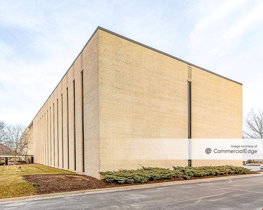 Cloverleaf Building 1