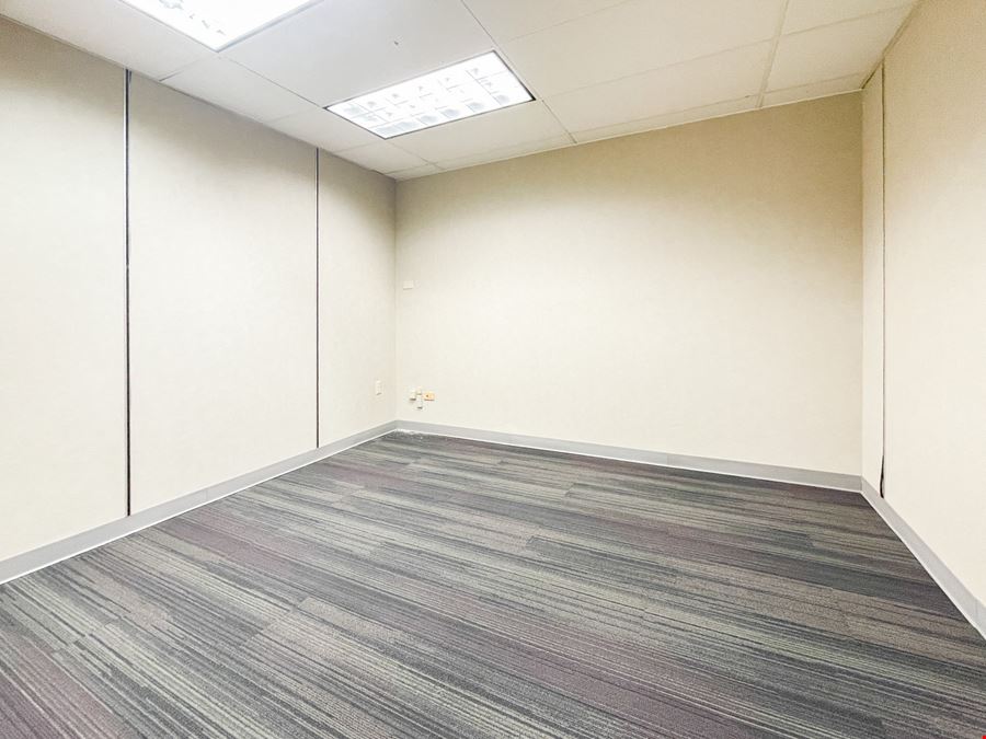Full-Service Office Suites for Lease near Bon Carré