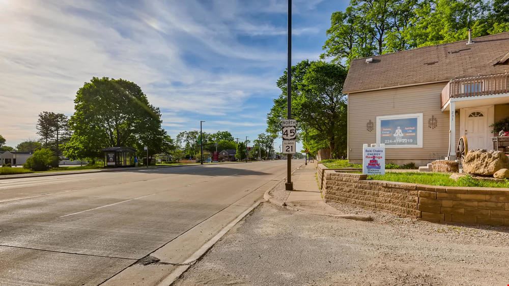 Amazing Visibility, 30,000+ daily street traffic, mixed use property