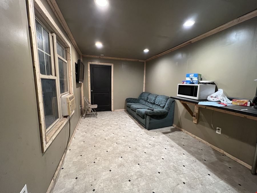 Deforest - 5,000sf
