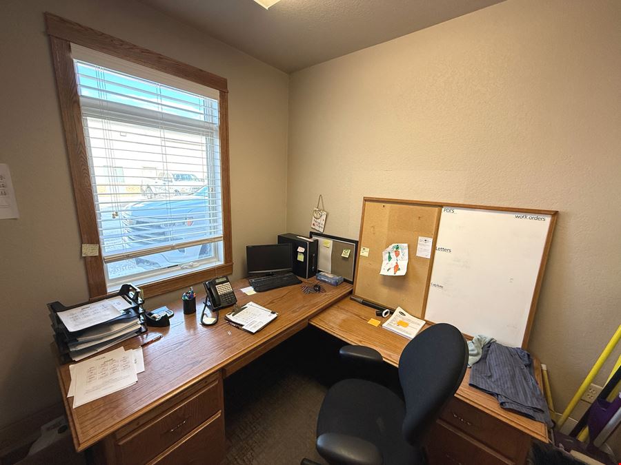 1414 Industrial Dr, Unit B