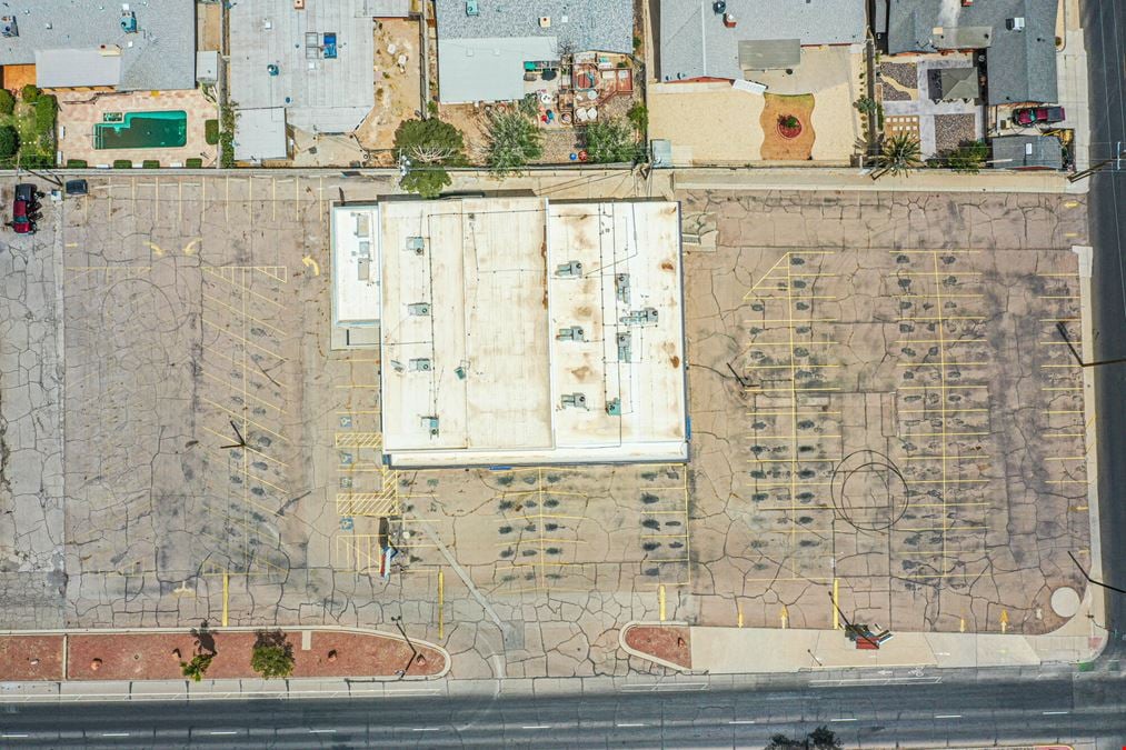 Previous Plasma Center Building FOR SALE