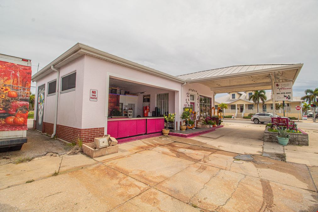 Free-standing Retail at Signalized Corner