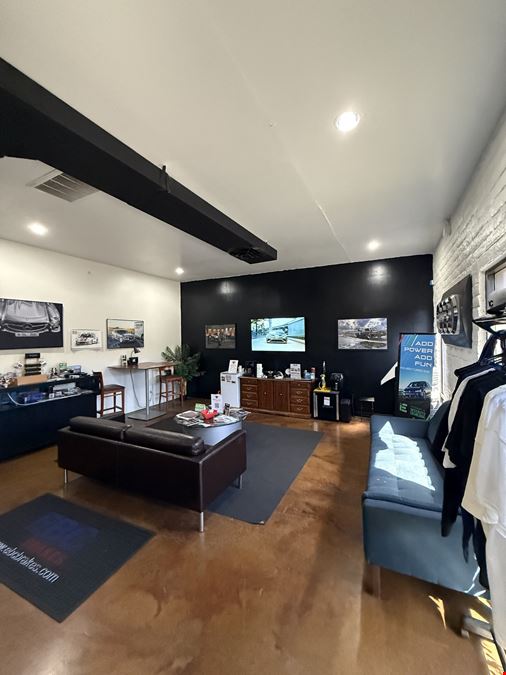 712 S Hacienda Dr