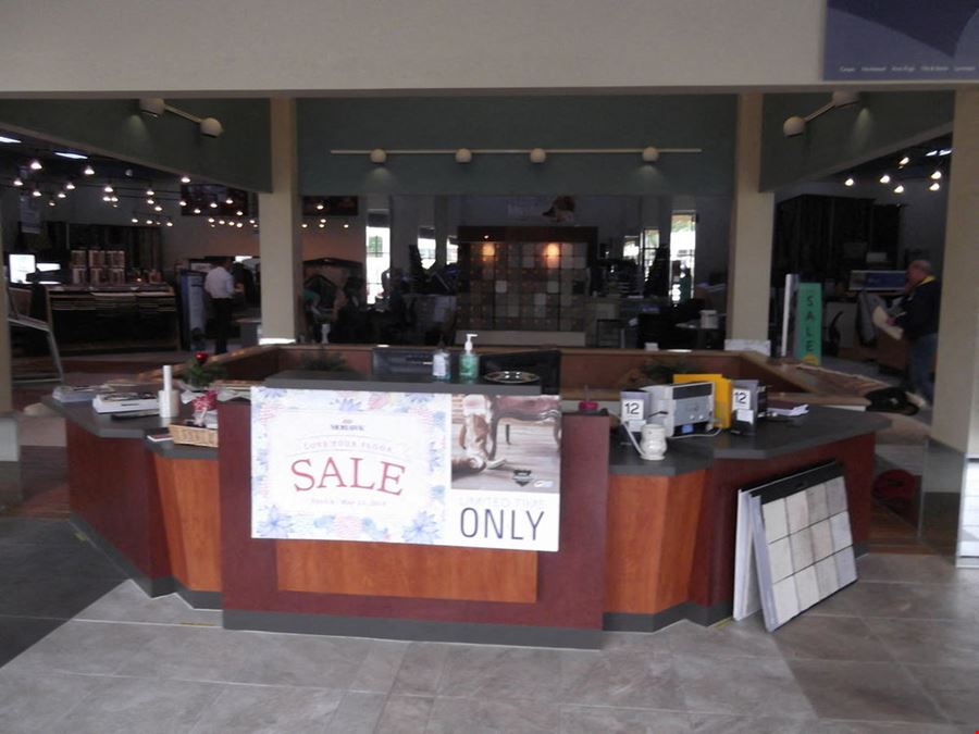 34,500 SF Retail/Warehouse on 2.35 Acres
