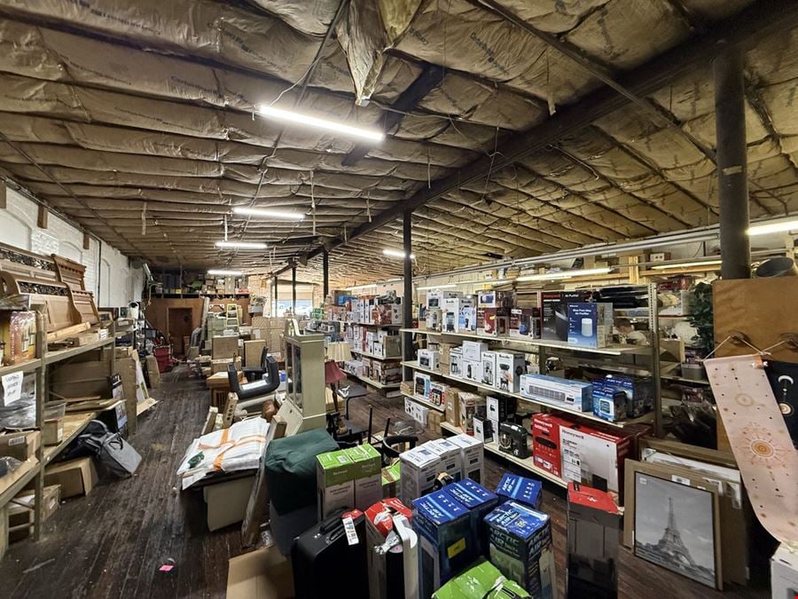 Warehouse in City of Lansing For Lease