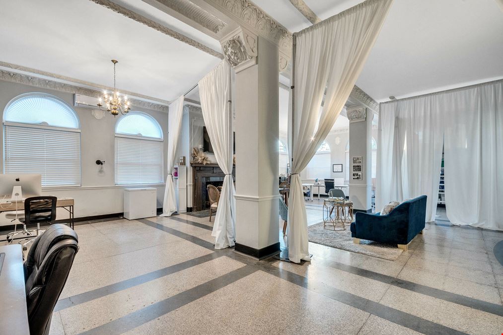 870 Vine Street