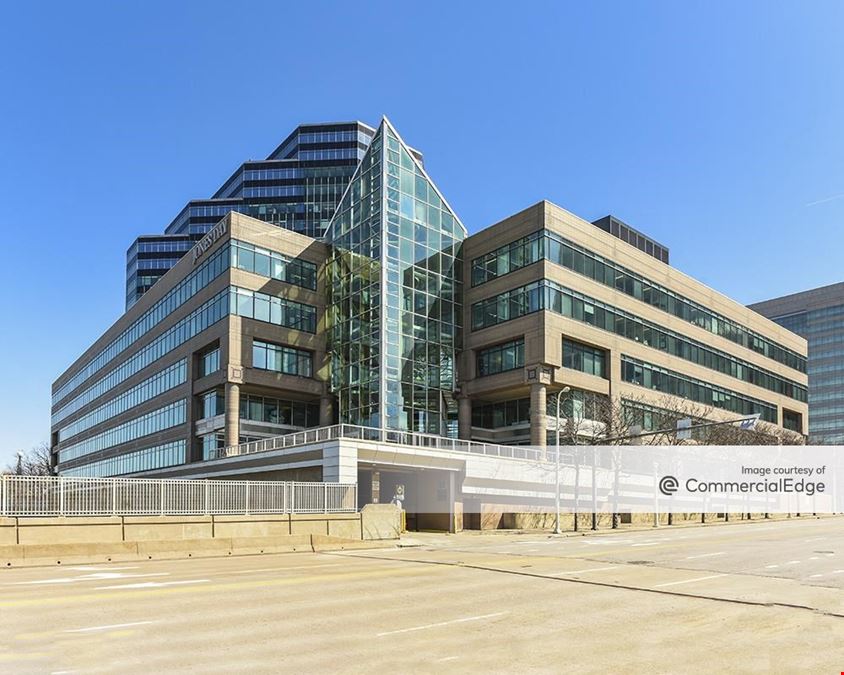 North Point Office Complex - 901 Lakeside Avenue East