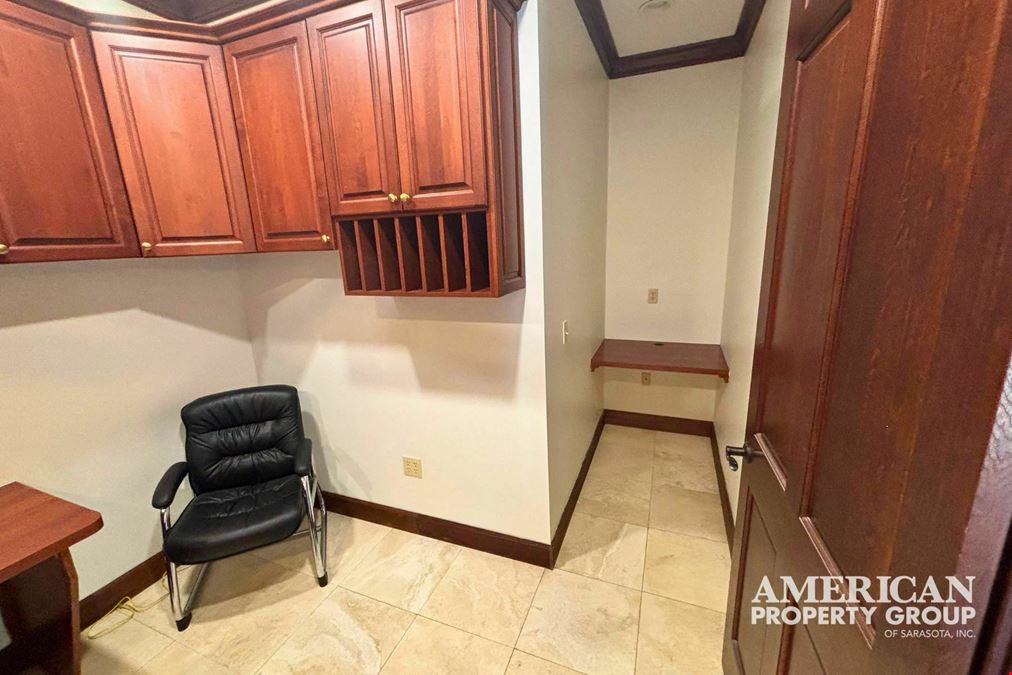 130 N Tamiami Trl