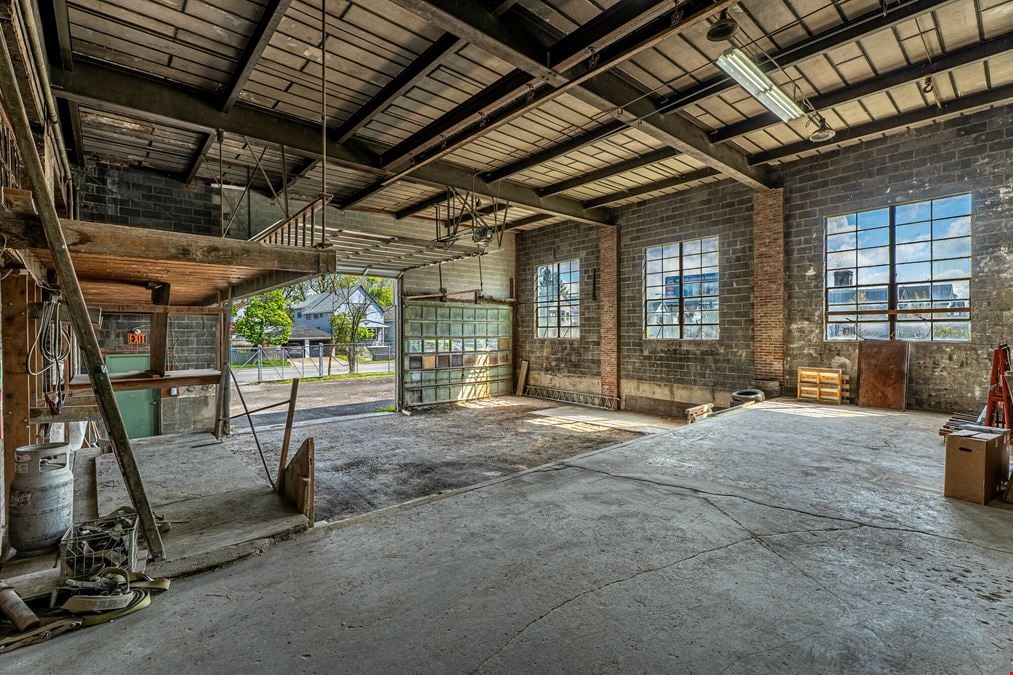 1085 E Delavan Ave - 21,400+/- SF Retail/Industrial Space