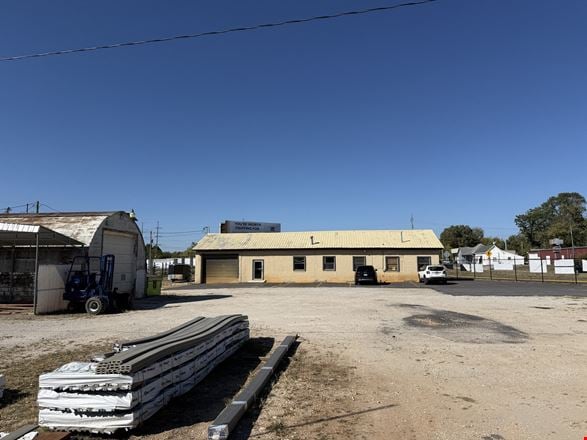 Preview of Industrial space for Sale at 906 W Chestnut Street