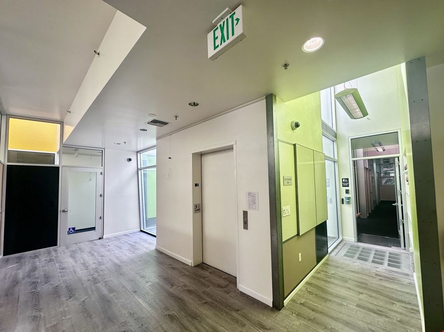 482 W Macarthur Blvd