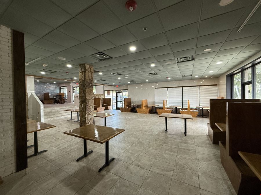 Shoppes at City Hall