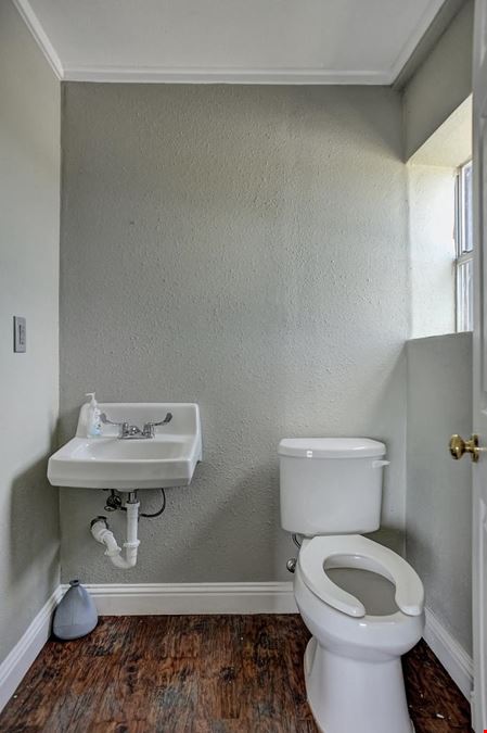 LEASE   6126 PR 902