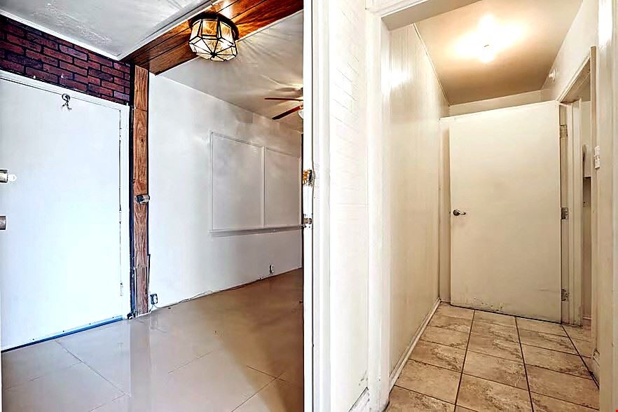 1108 E 84th Place