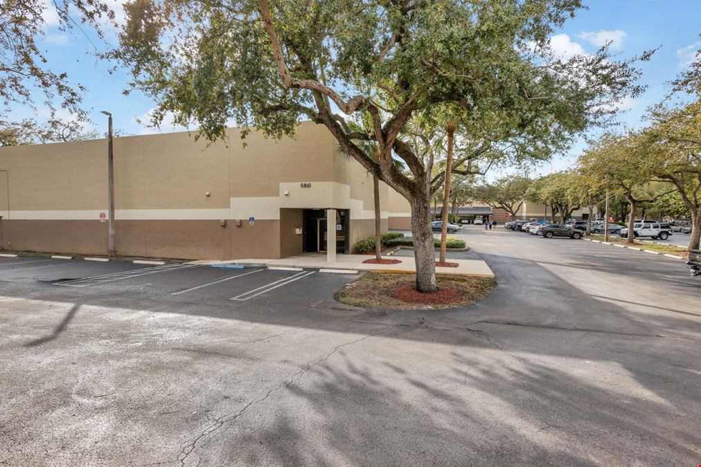 5861 Miami Lakes Dr