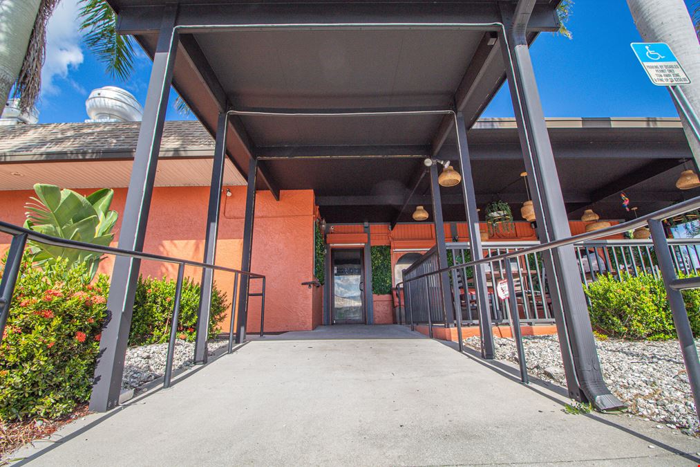 Turnkey Restaurant with Great Visibility in North Fort Myers