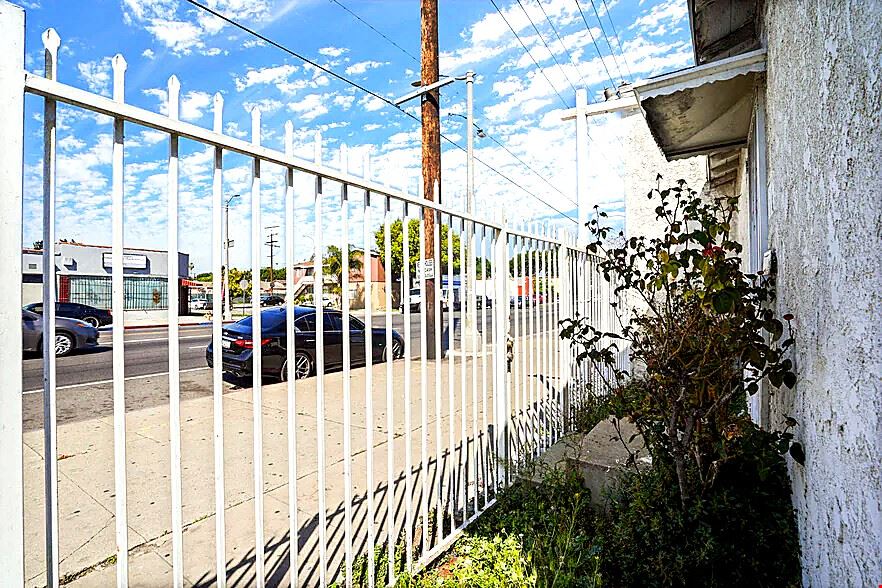 1108 E 84th Place