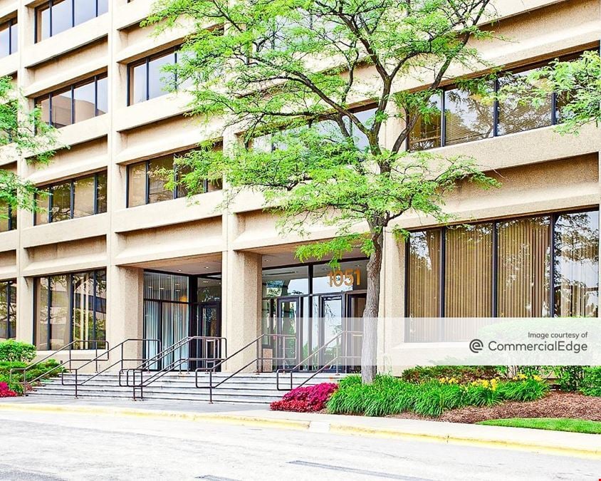 Woodfield Executive Plaza