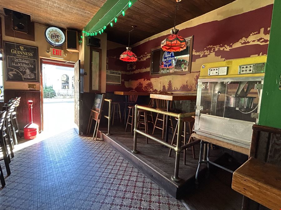 HuckleBuck's Craft Beer and Cocktail Bar