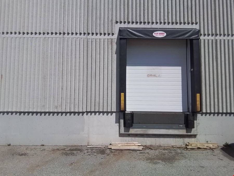 1,665 sqft shared industrial warehouse for rent in Mississauga