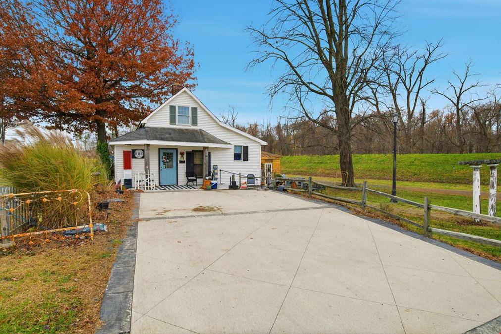 148 River St