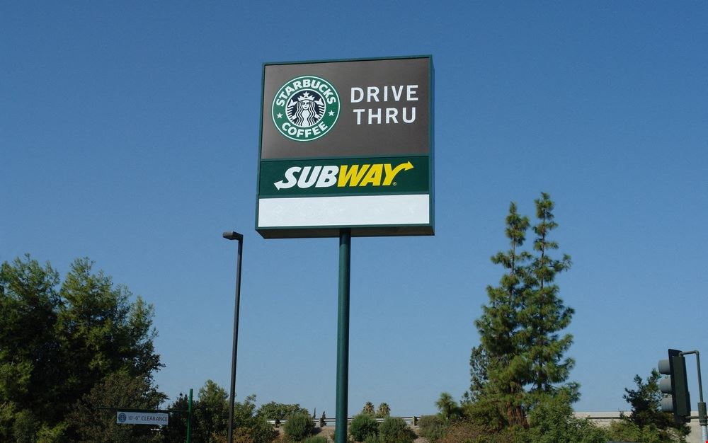 Like New! ±1,200 SF Unit Available Within Large Freestanding Commercial Retail Building