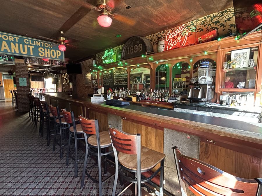 HuckleBuck's Craft Beer and Cocktail Bar