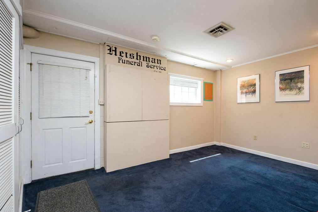 PROFESSIONAL OFFICE SPACE AVAILABLE IN WOODSTOCK, VA