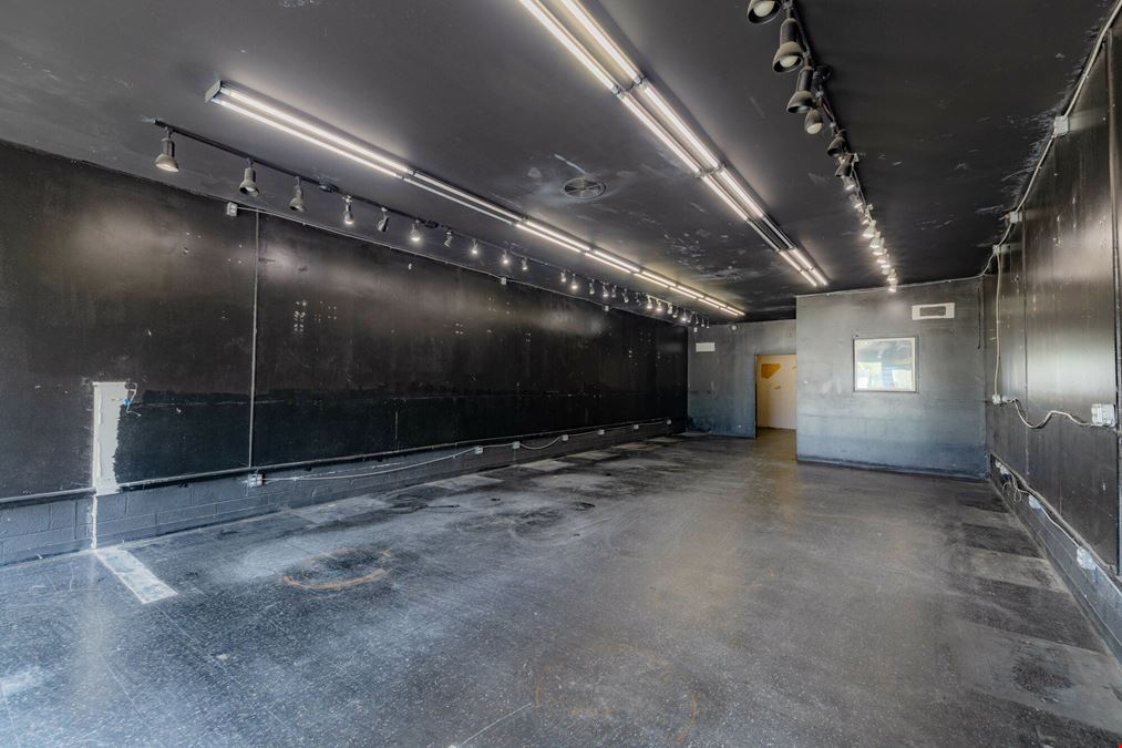 22220–22228 Gratiot Avenue (Units: 22220, 22224, 22228)