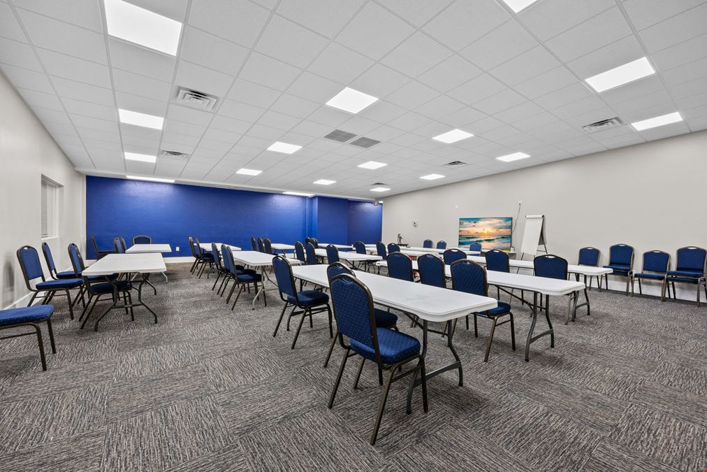 Versatile Office/Warehouse/Flex Space in Prime SW Gainesville Location