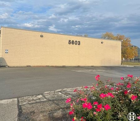 Preview of Industrial space for Rent at 5603 W Raymond St
