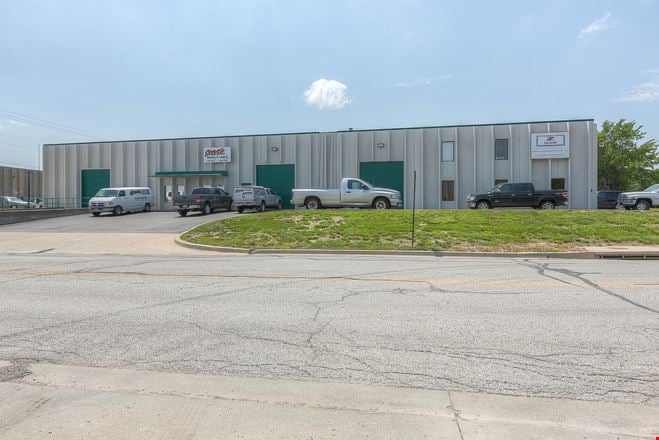 Preview of Industrial space for Rent at 2901-2903 NORTHWEST PLATTE ROAD