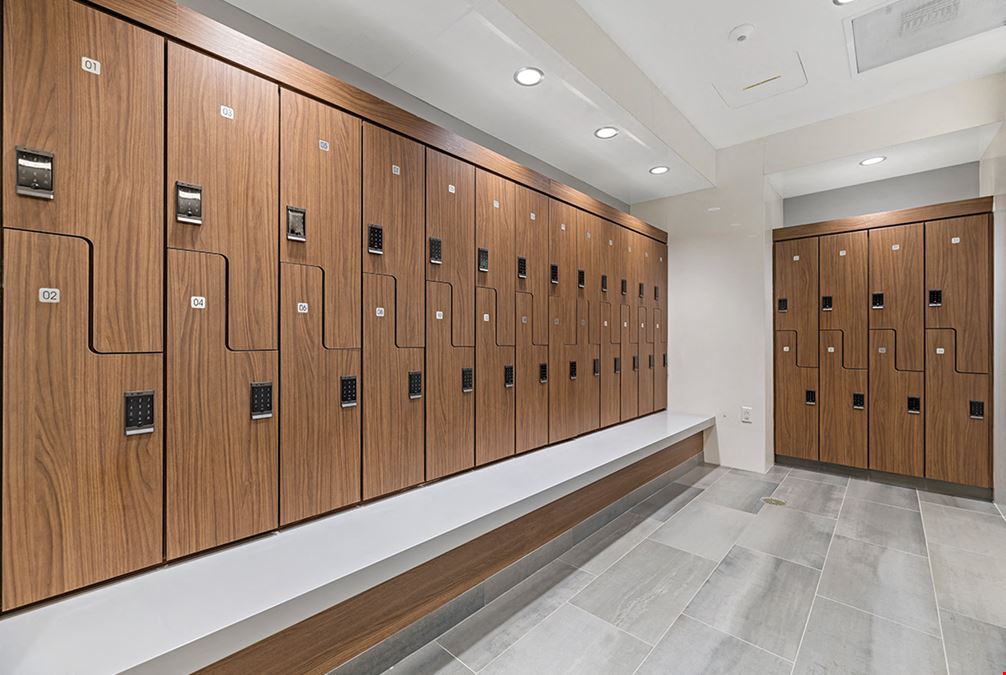 4424 West Sam Houston Parkway North (R068)