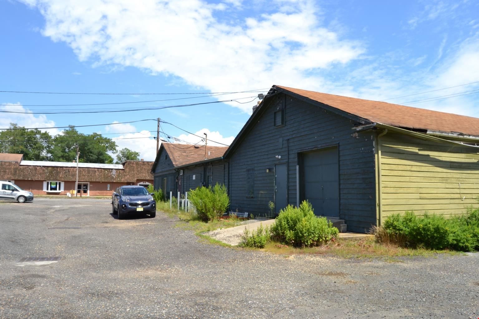 Retail property in Howell, NJ