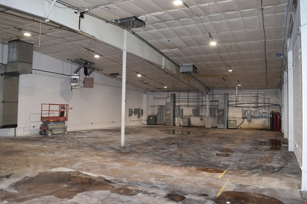 Multitenant industrial Bldg. with 5,258-15,285 SF available for an owner/user