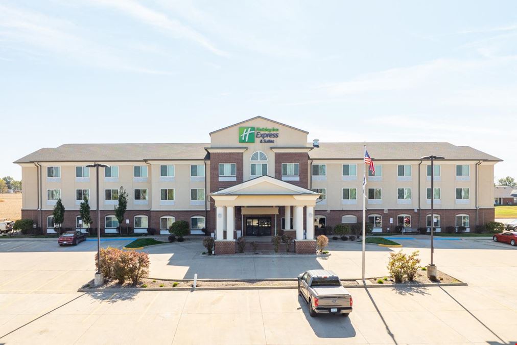 REIT Sale | Holiday Inn Express & Suites Nevada Missouri