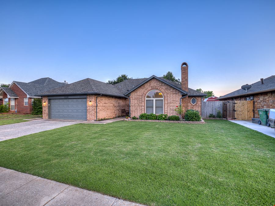 1320 Von Elm Pl