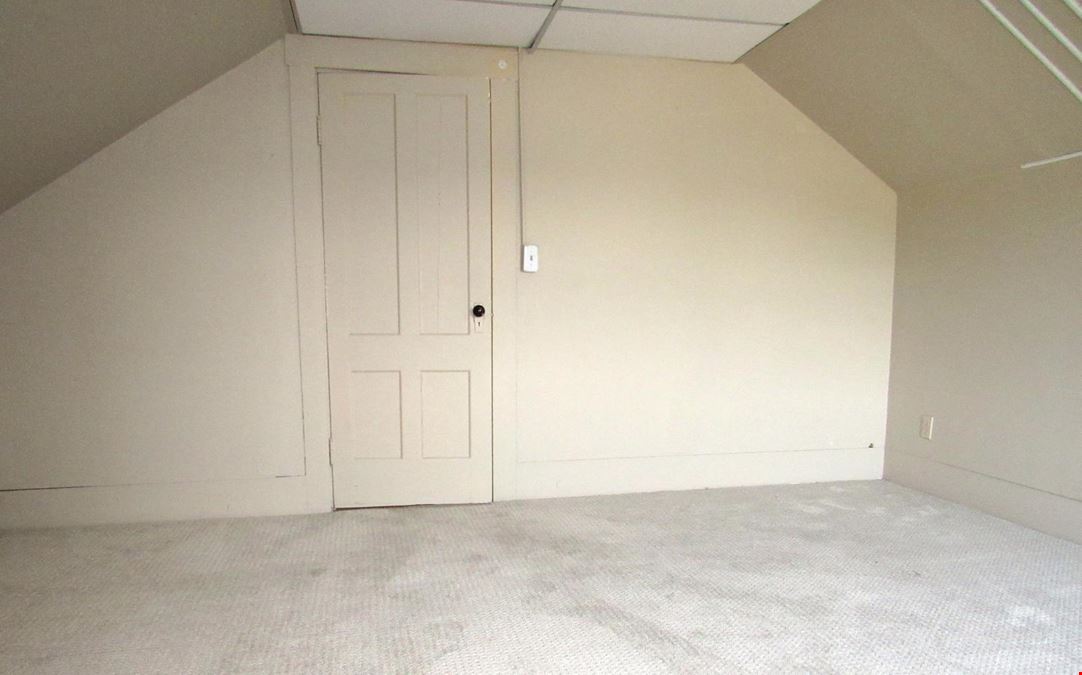 12 Lindell Ave