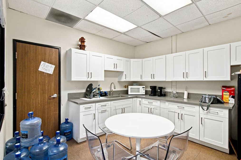 Runway Center | 10,000 SF Industrial Sublease | Suites G-H