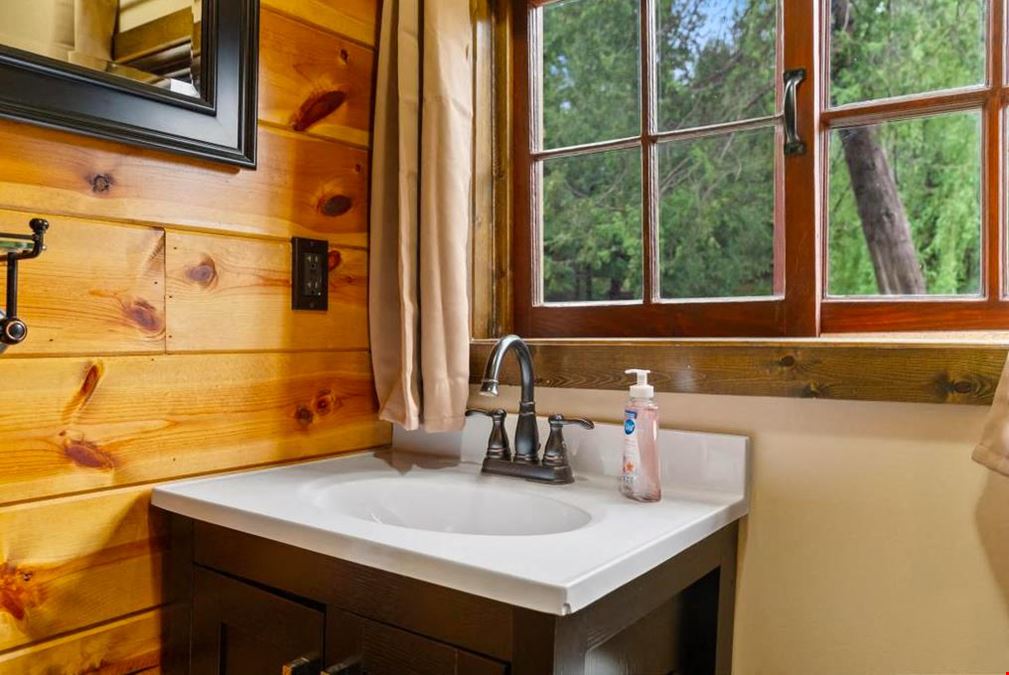 Reed's On The River - Cabin 2