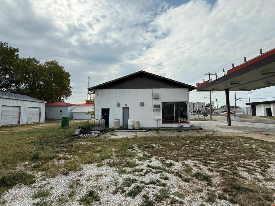 1,200 SF Retail Building For Lease in Nixa