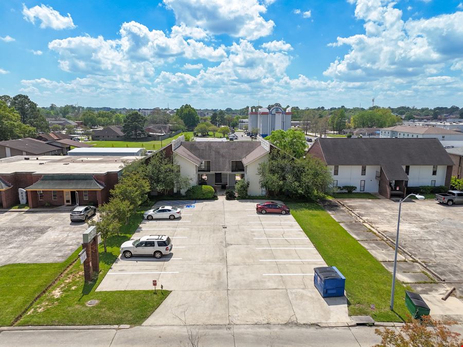 First-Floor Office Suite Off I-10 – Flexible Layout