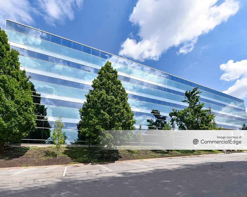 12 Corporate Woods