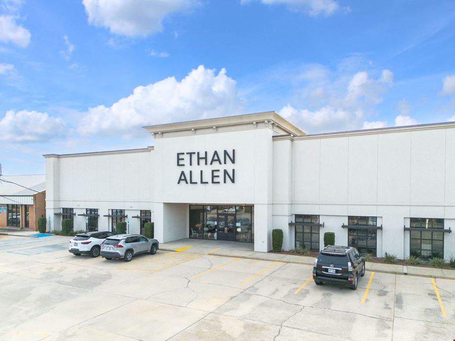 21,497 SF Big Box Retail Opportunity near Perkins Rowe