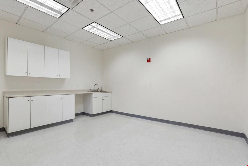 3,700sf Professional Office Suite for Lease in Rowley, MA