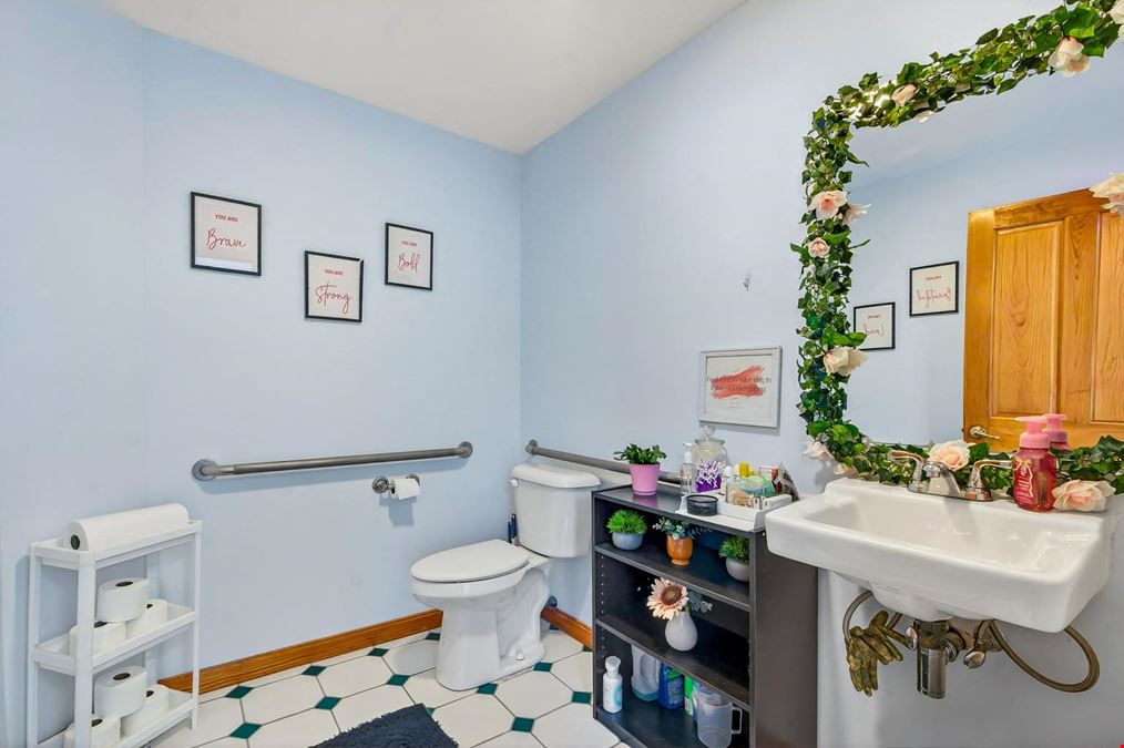 123 S Main St, Athol